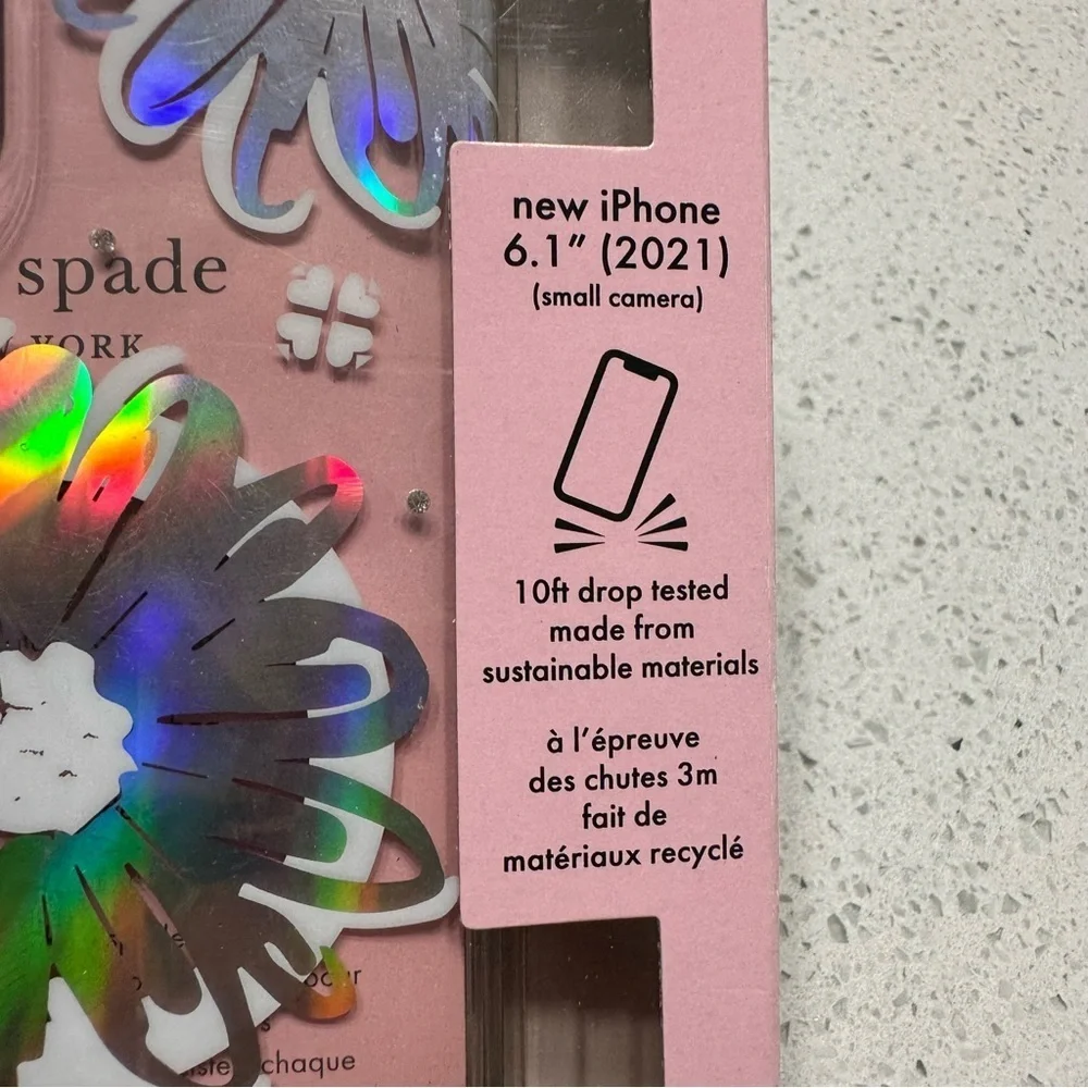 NEW IN BOX Kate Spade Case iPhone 6.1 (2021) Small Camera Daisy Iridescent‎